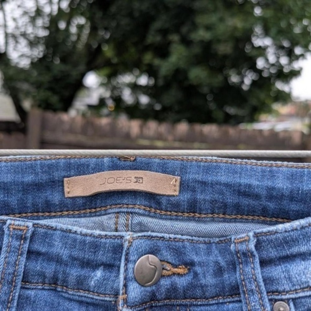 Joe's Jeans Denim Shorts Womens Size 28 Blue‎ Distressed Frayed Hem Casual - Picture 2 of 4